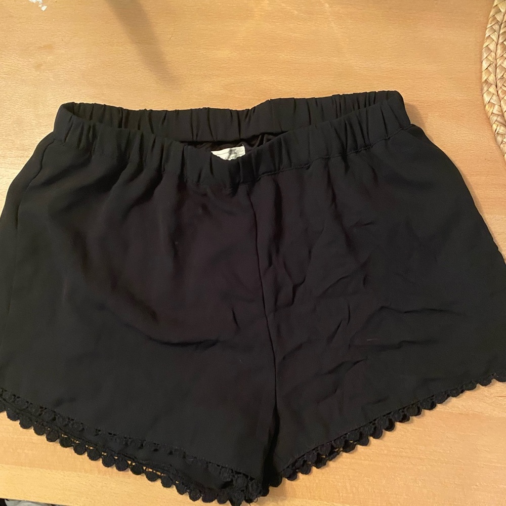 SILK SHORTS WITH TASSLE DETAIL